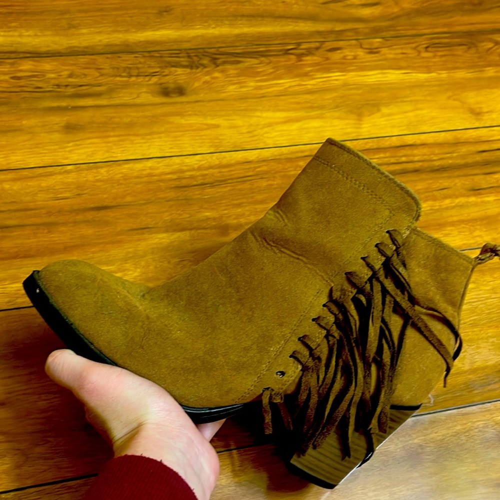 Cute mini cowgirl boots w tassels , size 8 just too big